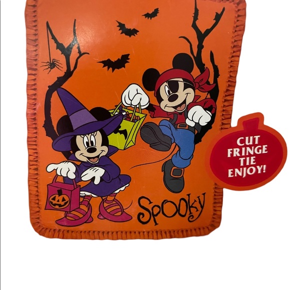 Halloween Disney Mickey&Minnie No Sew Fleece Throw Blanket Kit. Spooky Halloween - Picture 7 of 8